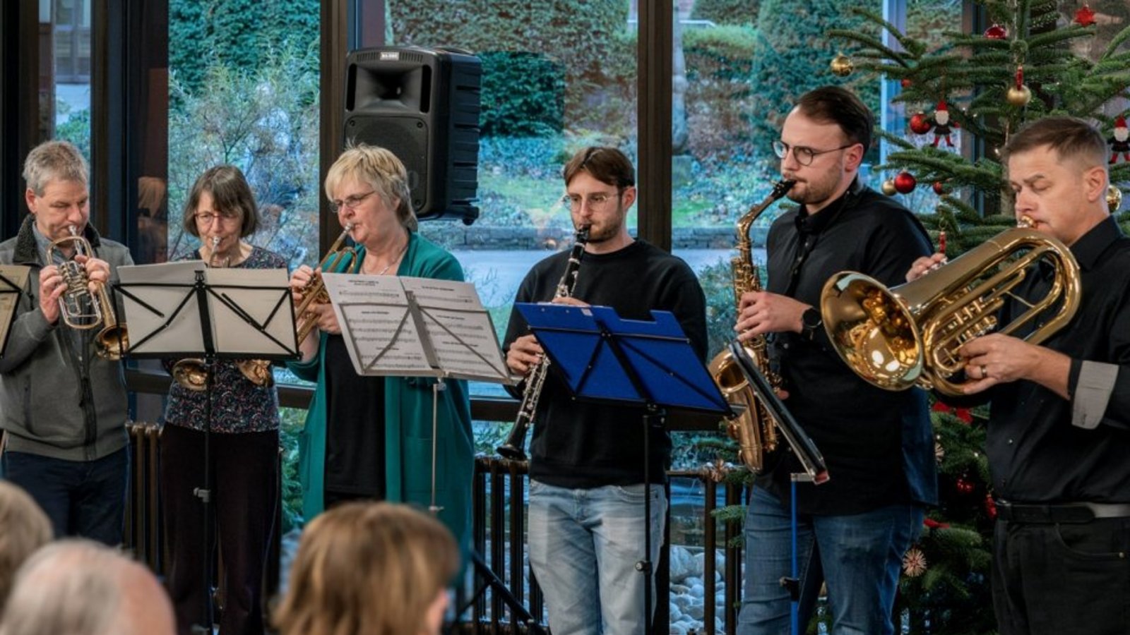 Ein Musikensemble, bestehend aus Mitarbeitenden des Landratsamtes, umrahmt die Abschiedsfeier für die Kollegen. Foto: Landratsamt Ein Musikensemble, bestehend aus Mitarbeitenden des Landratsamtes, umrahmt die Abschiedsfeier für die Kollegen. Foto: Landratsamt