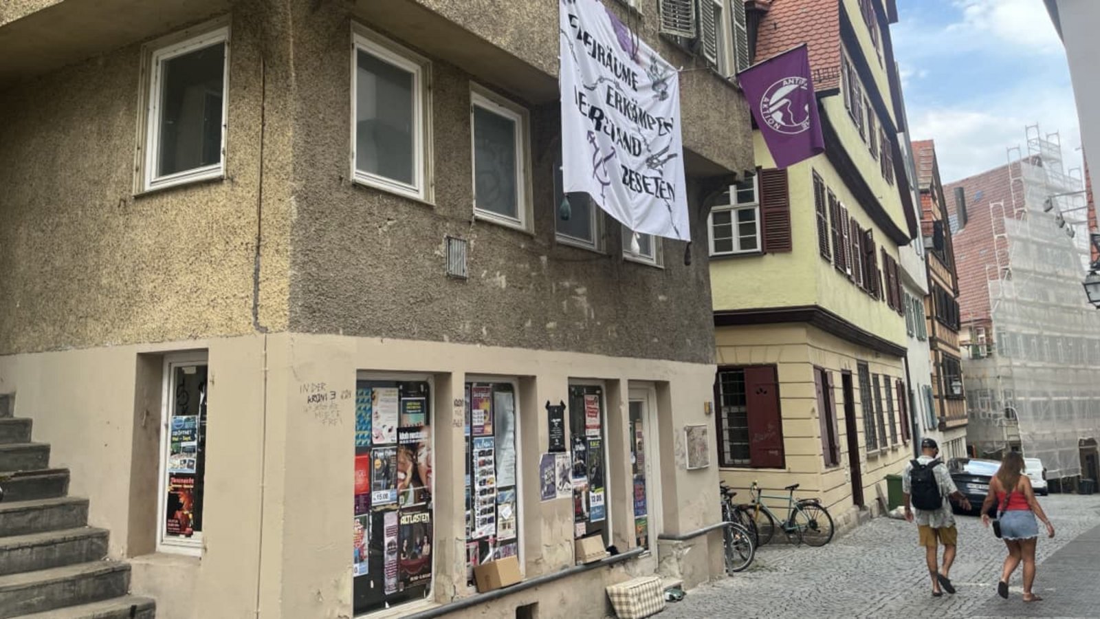 Das Haus in der Kronenstraße 3 in Tübingen ist besetzt: Der Eigentümer hat allerdings konkrete Pläne für die Immobilie.Moritz Siebert