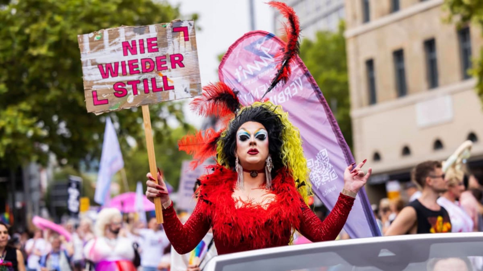 Am Samstag zieht die CSD-Demo 2026 durch die Stuttgarter Innenstadt - in unserem Stream können Sie live dabei sein.IMAGO/Arnulf Hettrich Am Samstag zieht die CSD-Demo 2026 durch die Stuttgarter Innenstadt - in unserem Stream können Sie live dabei sein.IMAGO/Arnulf Hettrich