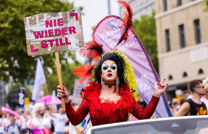 Am Samstag zieht die CSD-Demo 2026 durch die Stuttgarter Innenstadt - in unserem Stream können Sie live dabei sein.<span class='image-autor'>IMAGO/Arnulf Hettrich</span>
