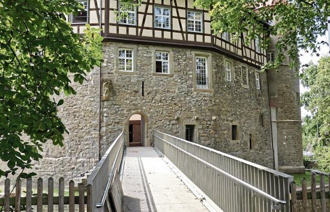 Der Holzsteg zum inneren Schloßhof ist wieder geöffnet. Foto: p