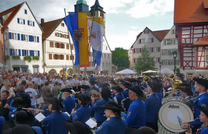 Traditionell einer der Höhepunkte des Internationalen Musikfests in Markgröningen: das Platzkonzert am frühen Samstagabend.  <span class='image-autor'>Foto: Friedrich</span>
