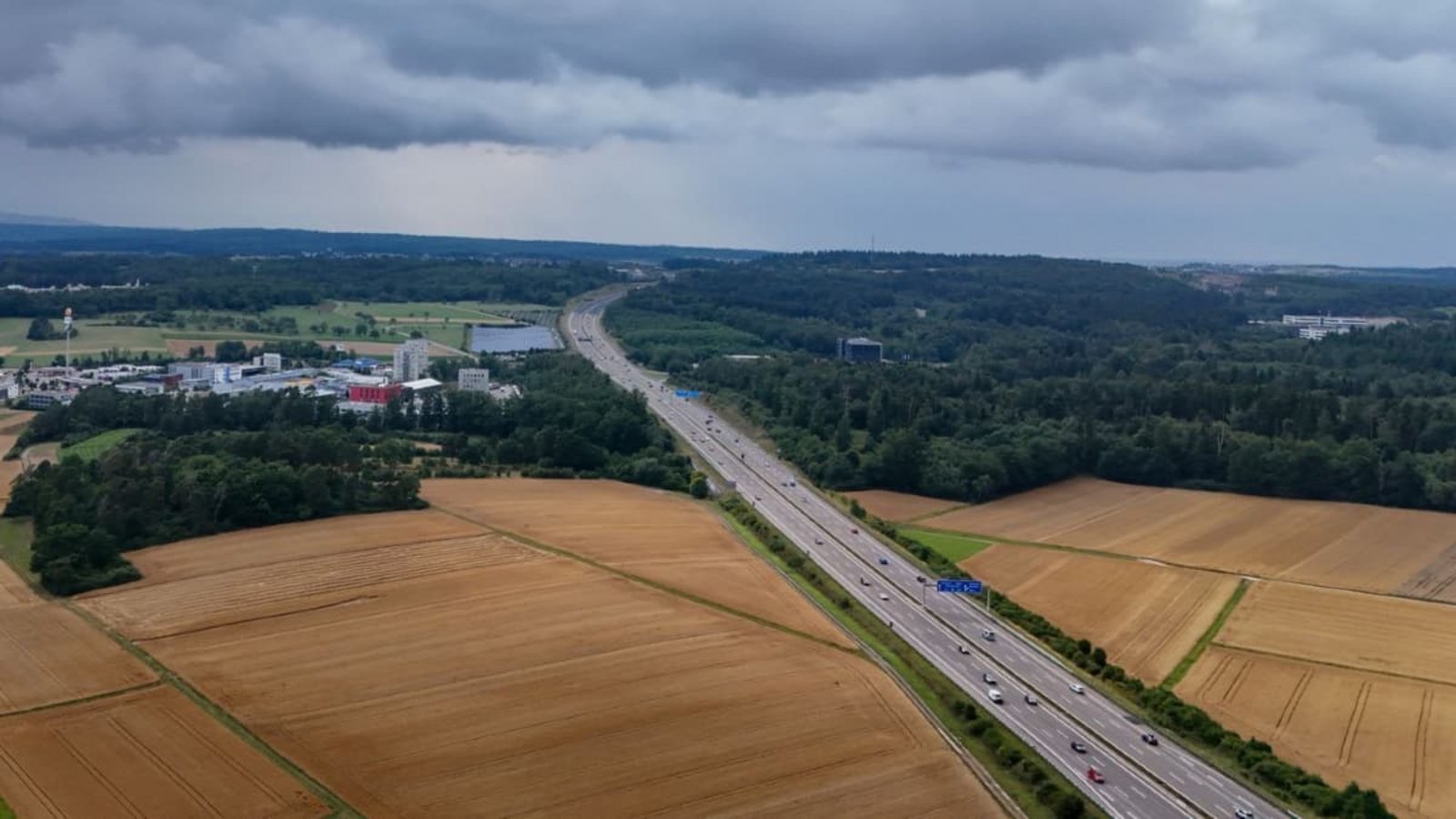Die A 8 zwischen Rutesheim und Pforzheim: Die Fahrbahndecke wird saniert.Marius Bulling/onw-images/dpa Die A 8 zwischen Rutesheim und Pforzheim: Die Fahrbahndecke wird saniert.Marius Bulling/onw-images/dpa