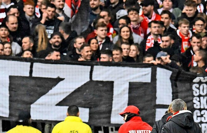 Spiel, Satz – und Pause: Auch beim VfB sorgten Tennisbälle für Ärger.<span class='image-autor'>Foto: AFP/Thomas Kienzle</span>