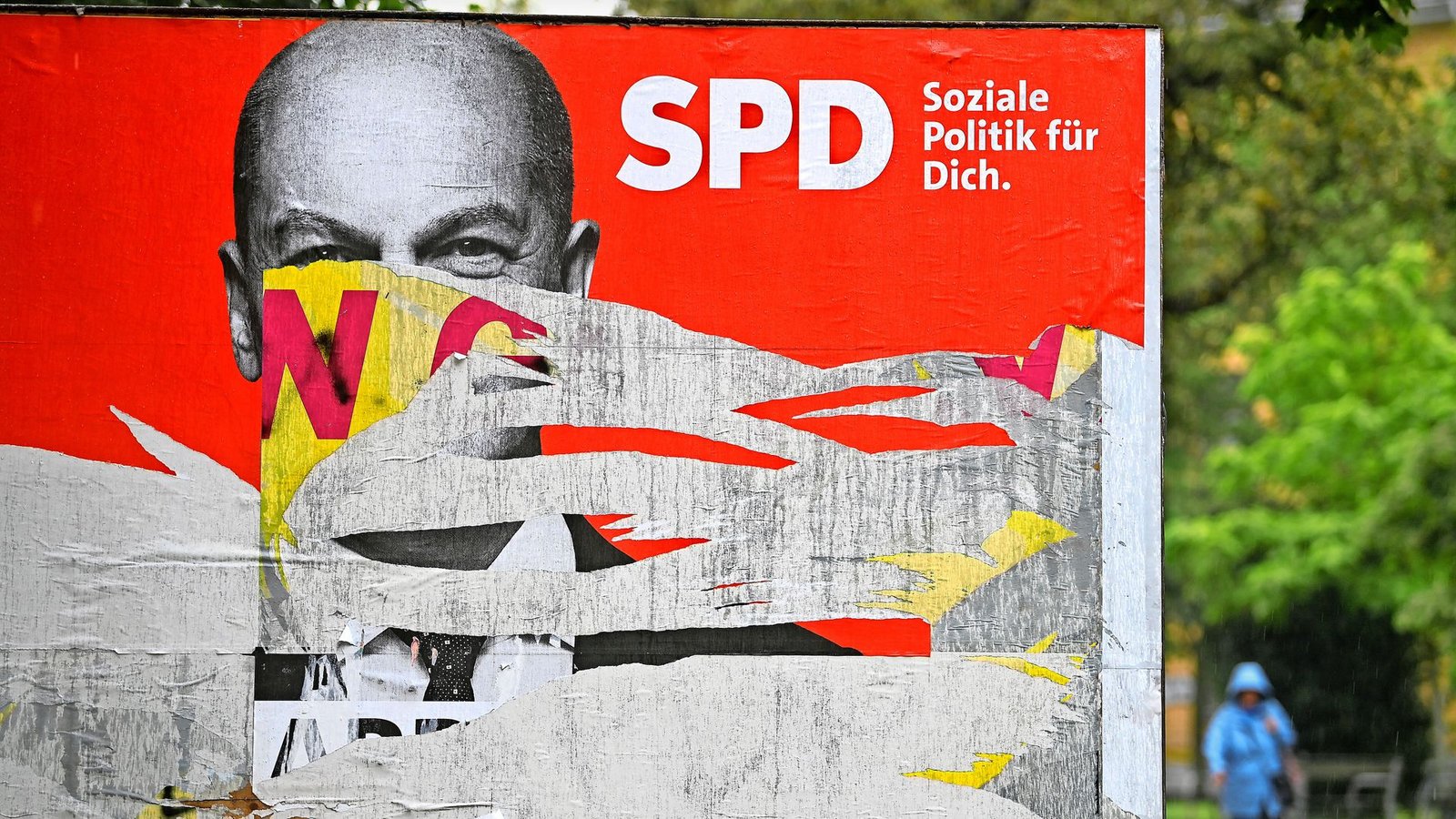 Vandalismus an Wahlplakaten sorgt für Frust.Foto: picture alliance/dpa/dpa-Zentralbild/Hendrik Schmidt