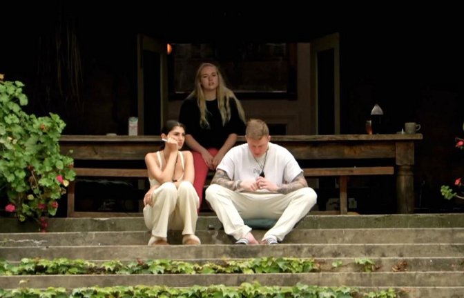 Yeliz (l.), Laura, Jonny<span class='image-autor'>Foto: RTL</span>