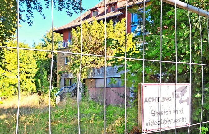 Der Villa Hajek an der Hasenbergsteige in Stuttgart droht zum Lost Place zu verkommen, einer Sanierung stehen Hürden im Weg.<span class='image-autor'>Foto: Golombek</span>