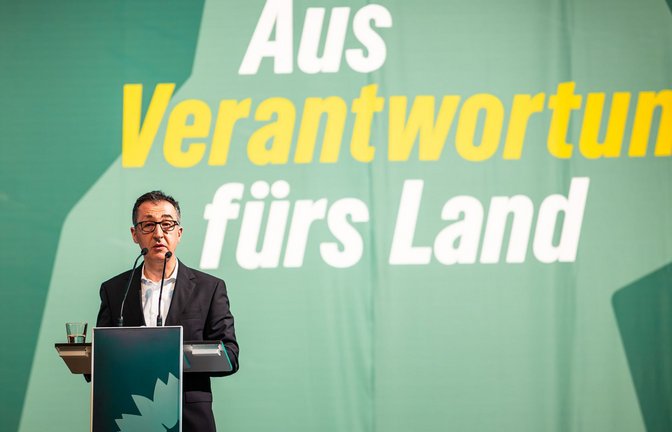 Der designierte Ministerpräsident von Baden-Württemberg, Cem Özdemir. Die Grünen haben am Samstag in Stuttgart dem Koalitionsvertrag mit der CDU klar zugestimmt.<span class='image-autor'>Foto: Christoph Schmidt/dpa</span>