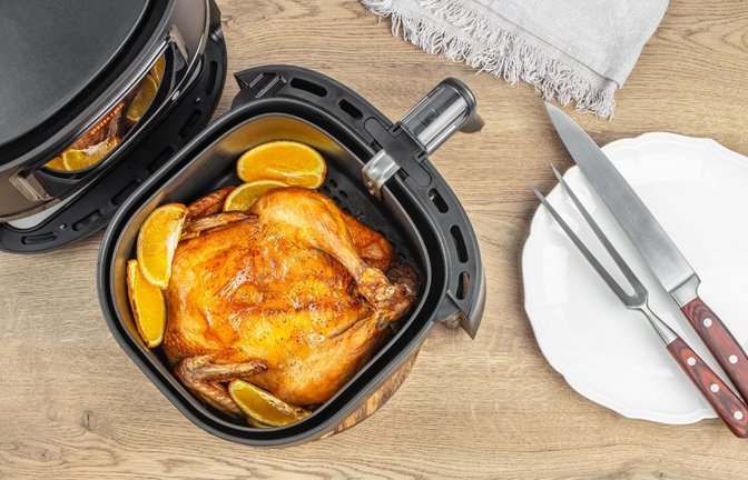 Die laut Stiftung Warentest besten Airfryer sind aktuell im Angebot. (Symbolbild)<span class='image-autor'>Foto: sweet marshmallow/ Shutterstock</span>