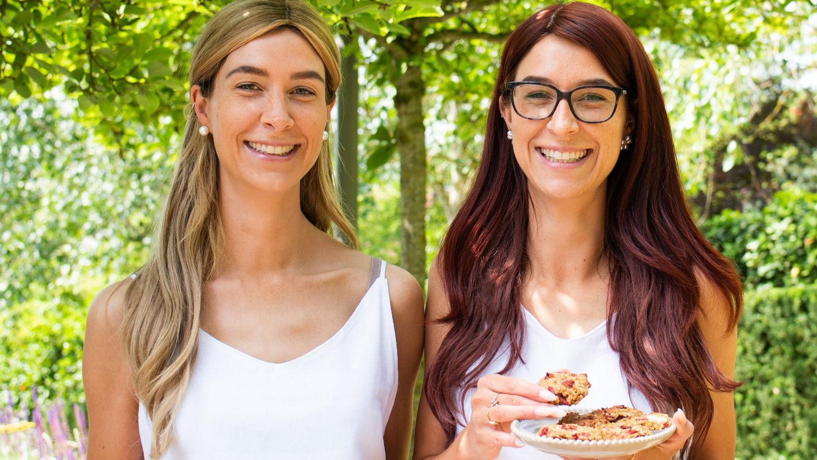 Seit sich Jessica und Jennifer möglichst zuckerfrei ernähren, machen die Zwillinge alles selbst: Nicht nur Süßes, sondern auch Brot, Sushi, Aufstriche und Dressings.Foto: Seit sich Jessica und Jennifer möglichst zuckerfrei ernähren, machen die Zwillinge alles selbst: Nicht nur Süßes, sondern auch Brot, Sushi, Aufstriche und Dressings.Foto: 