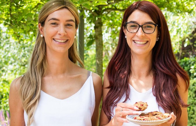 Seit sich Jessica und Jennifer möglichst zuckerfrei ernähren, machen die Zwillinge alles selbst: Nicht nur Süßes, sondern auch Brot, Sushi, Aufstriche und Dressings.<span class='image-autor'>Foto: &nbsp;</span>