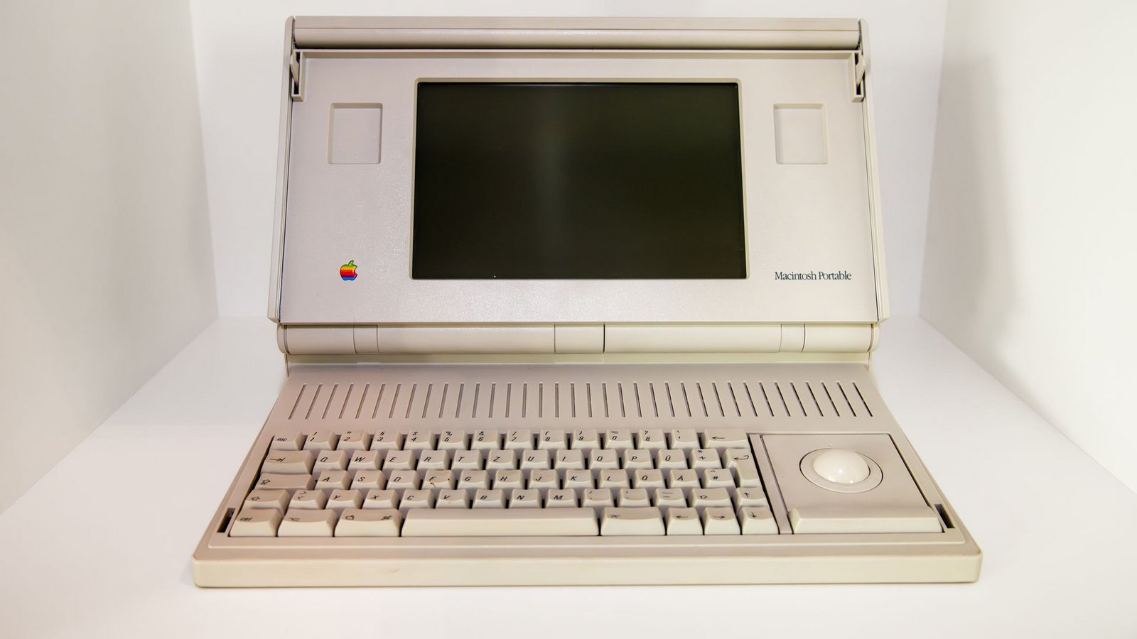 1989: Der Macintosh Portable aus dem Jahr 1989 war den meisten Usern zu schwer.Foto: Sergei Magel/HNF/