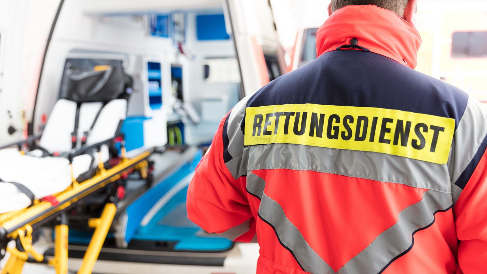 Nach einem Fußballspiel im Ostalbkreis wurde eine Rettungssanitäterin angegriffen (Symbolfoto).Foto: Christian Schwier - stock.adobe./Symbolbild Rettungsdienst Nach einem Fußballspiel im Ostalbkreis wurde eine Rettungssanitäterin angegriffen (Symbolfoto).Foto: Christian Schwier - stock.adobe./Symbolbild Rettungsdienst