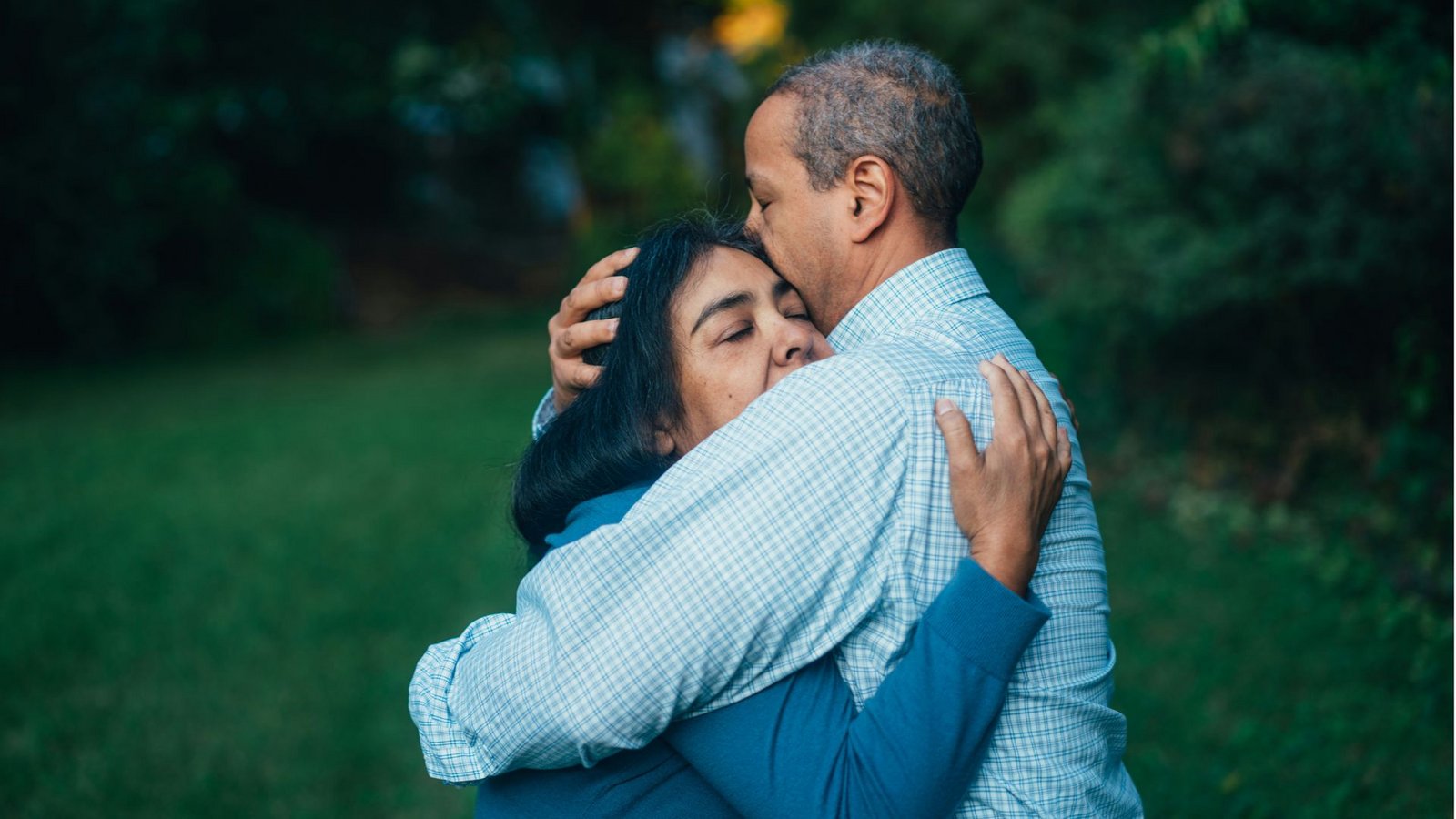 Die Beziehung zwischen Vätern und Töchtern kann sehr eng sein – das löst auch mal Eifersucht aus bei den Müttern.Foto: Unsplash/ Gus Moretta
