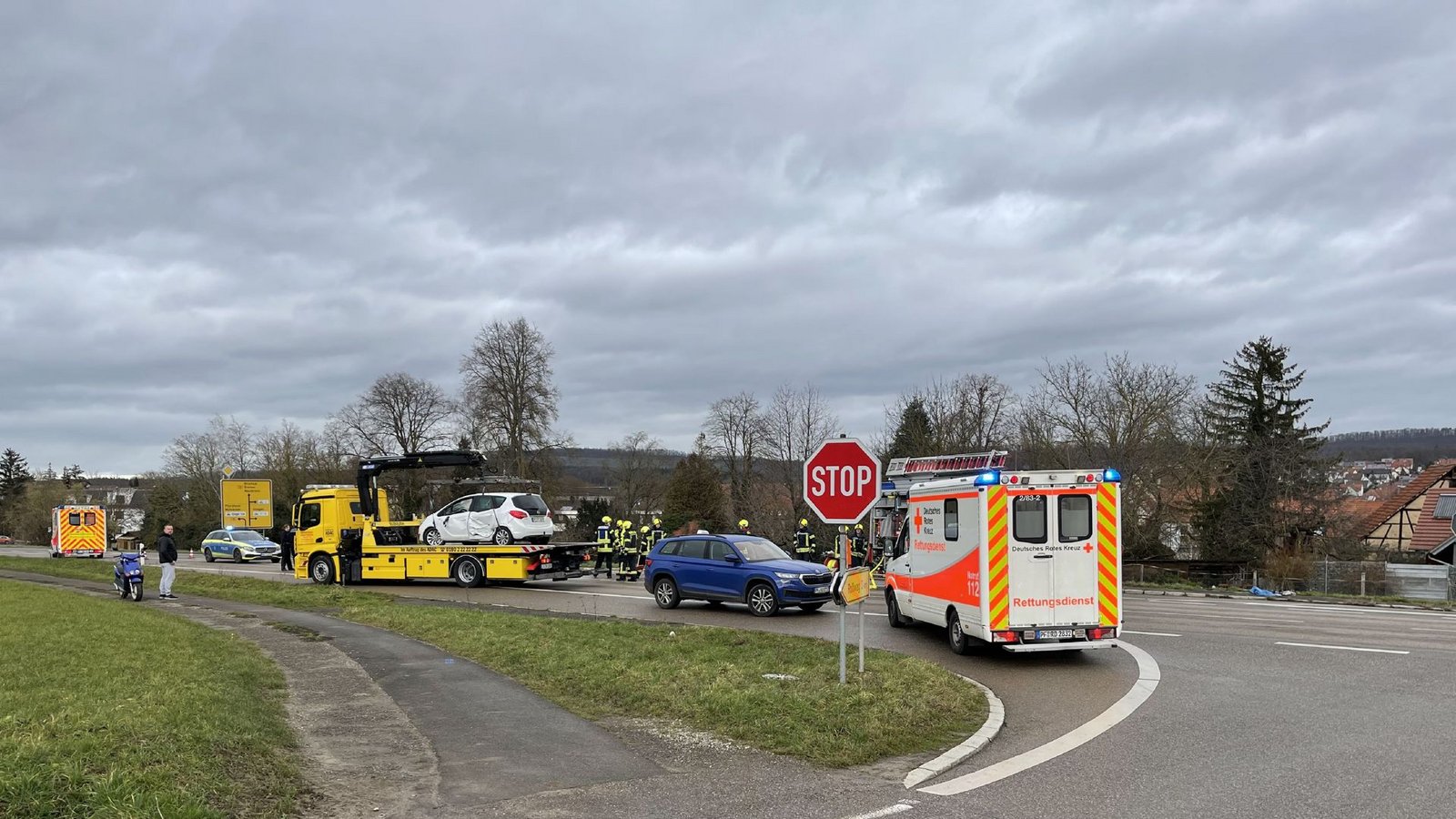 Der 72-Jährige und seine 62 Jahre alte Beifahrerin wurden schwer verletzt. Auch der Unfallverursacher zog sich Verletzungen zu.Foto: SDMG/SDMG / Schulz Der 72-Jährige und seine 62 Jahre alte Beifahrerin wurden schwer verletzt. Auch der Unfallverursacher zog sich Verletzungen zu.Foto: SDMG/SDMG / Schulz