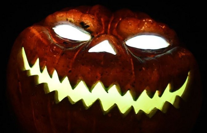 Hallloween: Die Nacht vom 31. Oktober auf den 1. November, in der die Kürbisfratzen zum Leuchten gebracht werden.<span class='image-autor'>Foto: dpa</span>