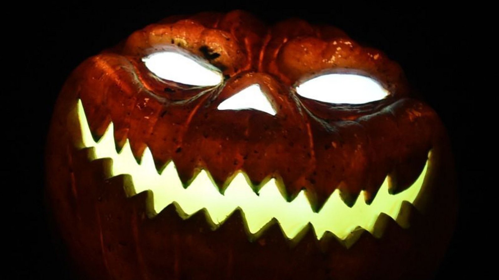 Hallloween: Die Nacht vom 31. Oktober auf den 1. November, in der die Kürbisfratzen zum Leuchten gebracht werden.Foto: dpa