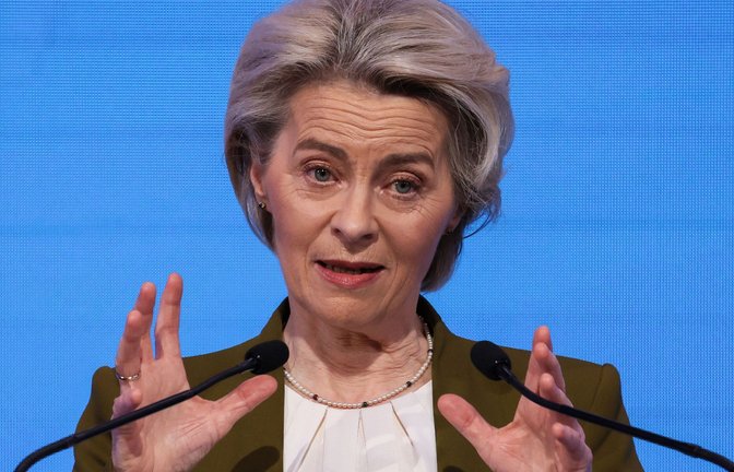 Ursula von der Leyen möchte gerne EU-Kommissionschef bleiben. Darauf arbeitet sie seit Monaten gezielt hin.<span class='image-autor'>Foto: AFP/IAN LANGSDON</span>