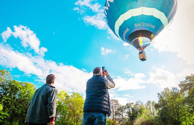 Vom Startplatz beim Cannstatter Wasen liefern sich die Ballonfahrer nicht nur ein Wettrennen.Vom Startplatz beim Cannstatter Wasen liefern sich die Ballonfahrer nicht nur ein Wettrennen.<span class='image-autor'>Foto: Lichtgut/Christoph Schmidt</span>