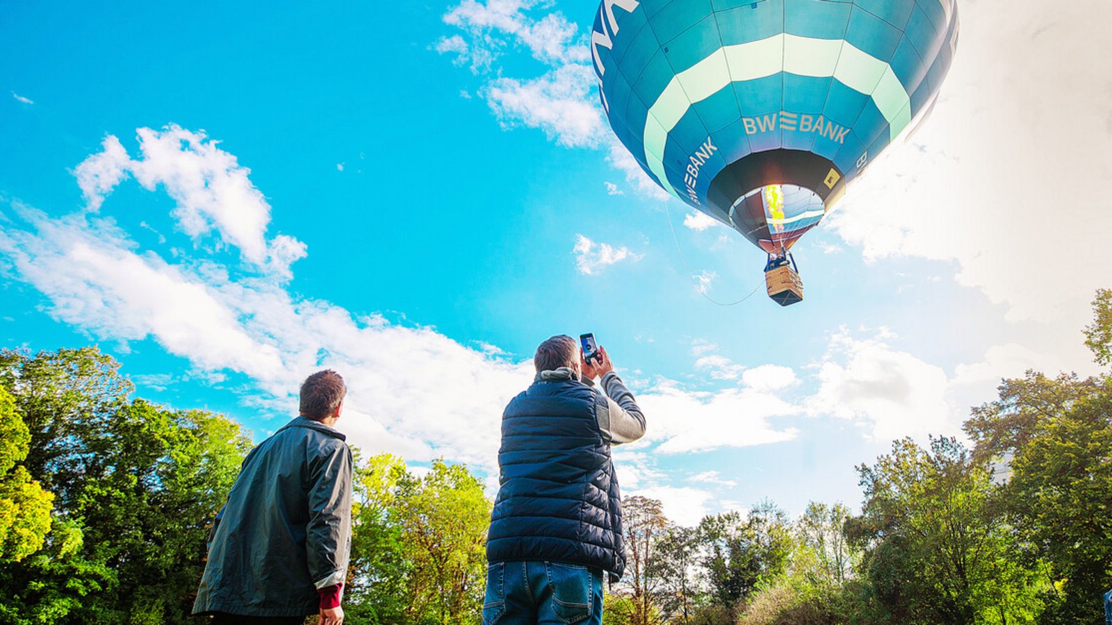Vom Startplatz beim Cannstatter Wasen liefern sich die Ballonfahrer nicht nur ein Wettrennen.Vom Startplatz beim Cannstatter Wasen liefern sich die Ballonfahrer nicht nur ein Wettrennen.Foto: Lichtgut/Christoph Schmidt Vom Startplatz beim Cannstatter Wasen liefern sich die Ballonfahrer nicht nur ein Wettrennen.Vom Startplatz beim Cannstatter Wasen liefern sich die Ballonfahrer nicht nur ein Wettrennen.Foto: Lichtgut/Christoph Schmidt