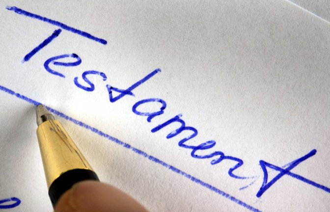 Geht es auch ohne Testament? Besser ist es mit. Sonst greift die gesetzliche Erbfolge, und die kann für böse Überraschungen sorgen.<span class='image-autor'>Foto: dpa/Jens Büttner</span>