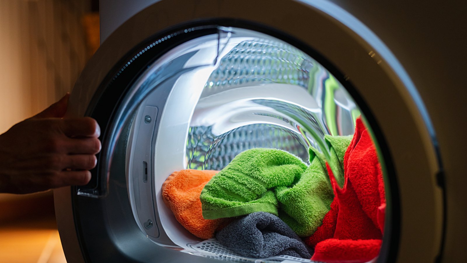 Nachts mal eben eine Ladung Wäsche einschalten oder besser nicht?Foto: r.classen / shutterstock.com Nachts mal eben eine Ladung Wäsche einschalten oder besser nicht?Foto: r.classen / shutterstock.com
