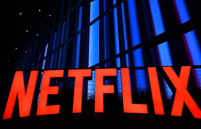 Der US-Streamingdienst Netflix übernimmt den Film- und Medienkonzern Warner Bros Discovery. (Symbolbild)<span class='image-autor'>Foto: AFP/PATRICK T. FALLON</span>
