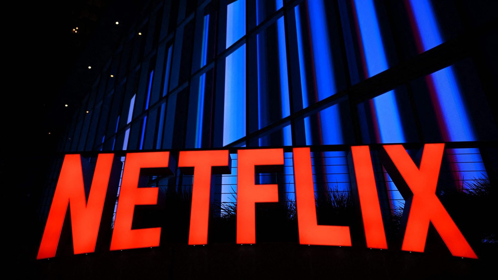 Der US-Streamingdienst Netflix übernimmt den Film- und Medienkonzern Warner Bros Discovery. (Symbolbild)Foto: AFP/PATRICK T. FALLON Der US-Streamingdienst Netflix übernimmt den Film- und Medienkonzern Warner Bros Discovery. (Symbolbild)Foto: AFP/PATRICK T. FALLON