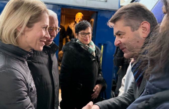 Die neue EU-Außenbeauftragte Kaja Kallas wird vom stellvertretenden ukrainischen Außenminister Perebyinis Yevhen in Kiew begrüßt.<span class='image-autor'>Foto: dpa/Ansgar Haase</span>