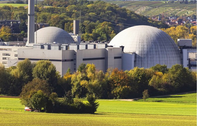Der erste Block in Neckarwestheim ging schon 2011 vom Netz, nun folgt  der zweite Block.<span class='image-autor'>Foto: /IMAGO/Arnulf Hettrich</span>