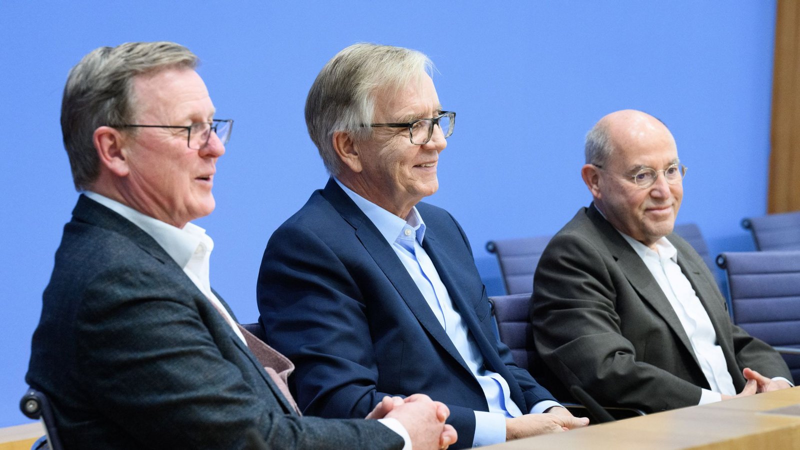 Der linke „Senioren-Express“: Bodo Ramelow, Dietmar Bartsch und Gregor Gysi.Foto: dpa/Bernd von Jutrczenka Der linke „Senioren-Express“: Bodo Ramelow, Dietmar Bartsch und Gregor Gysi.Foto: dpa/Bernd von Jutrczenka