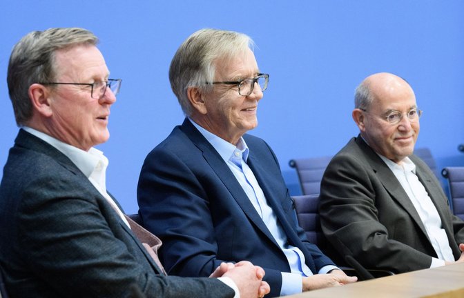 Der linke „Senioren-Express“: Bodo Ramelow, Dietmar Bartsch und Gregor Gysi.<span class='image-autor'>Foto: dpa/Bernd von Jutrczenka</span>