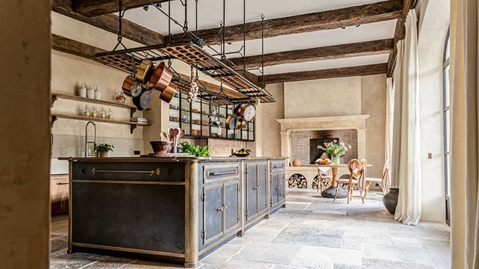 Der Preis ging nach Frankreich: Prächtiger Umbau – ein Schloss in der Provence, gestaltet vom deutschen Projektteam Eham.Foto: Callwey Verlag/Sofie Latour