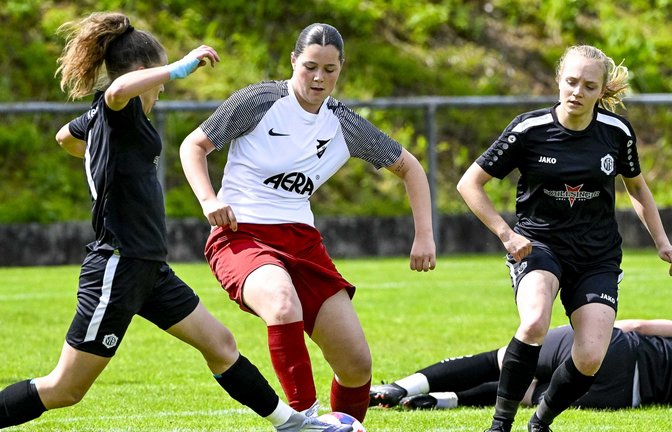 Lara Nimmerfroh (Mitte) hat mit dem SV Horrheim den nächsten Titel im Visier. <span class='image-autor'>Foto: Leitner</span>