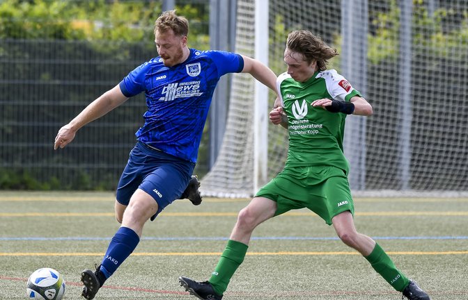 Daniel Beck (links) und der VfB Vaihingen nehmen beim FV Markgröningen immerhin einen Punkt mit. 