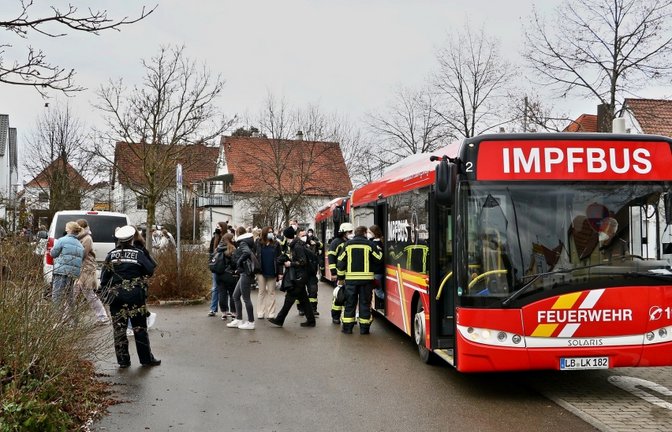 Die Schüler wurden mit Bussen zur Stadthalle gebracht. Foto: Karsten Schmalz<span class='image-autor'>Foto: Karsten Schmalz</span>