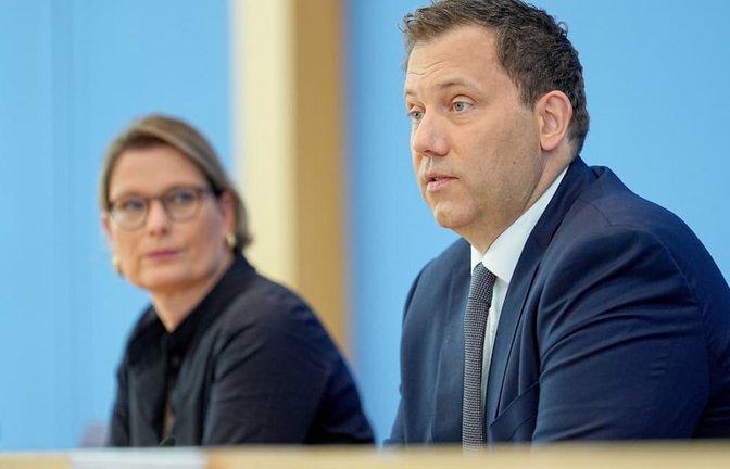Justizministerin Stefanie Hubig und Finanzminister Lars Klingbeil wollen Finanz- und Steuerkriminalität besser bekämpfen.<span class='image-autor'>Michael Kappeler/dpa</span>