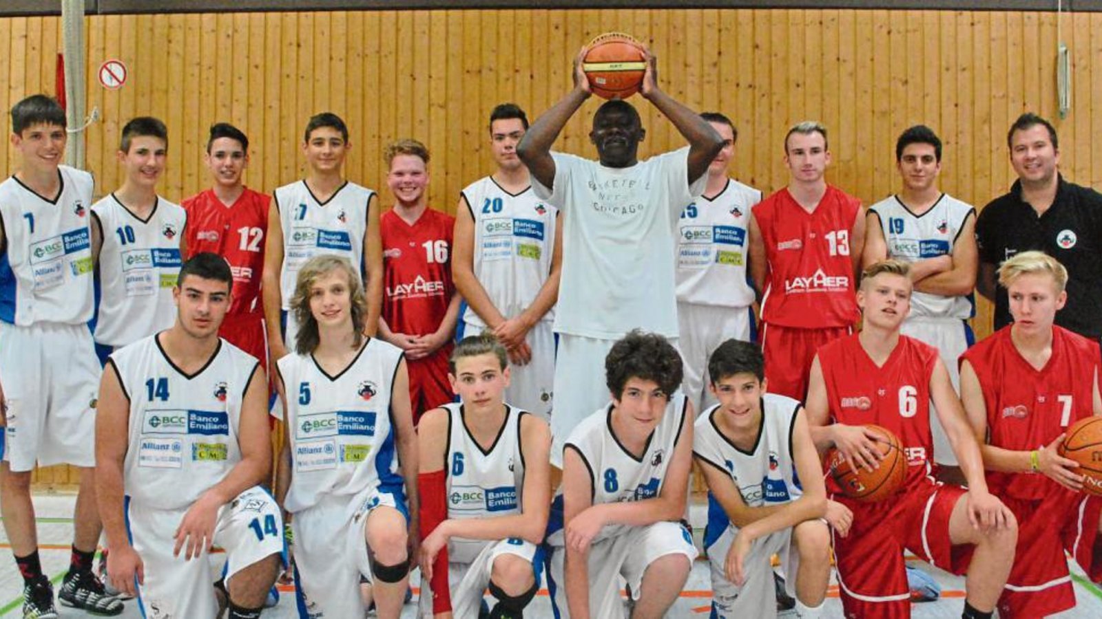 Basketballspieler aus Castelnovo (weißes Trikot) waren zu Gast in Illingen. Foto: Stahlfeld