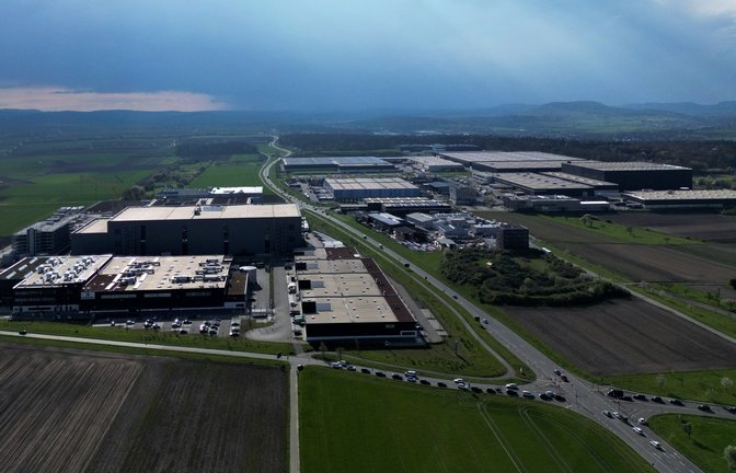 EinTeil der Landesstraße L1125, die am Gewerbepark Eichwald vorbeiführt,  wird abschnittsweise voll gesperrt.  Archivfoto: Küppers/VKZ