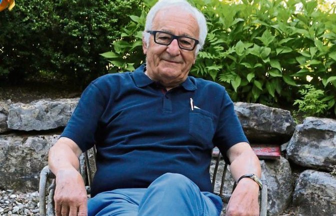 Dolce Vita im Gartenstuhl gibt es für Ewald Veigel selten. Auch mit 80 Jahren ist der Illinger Ehrenbürger noch beruflich aktiv. Foto: Bögel
