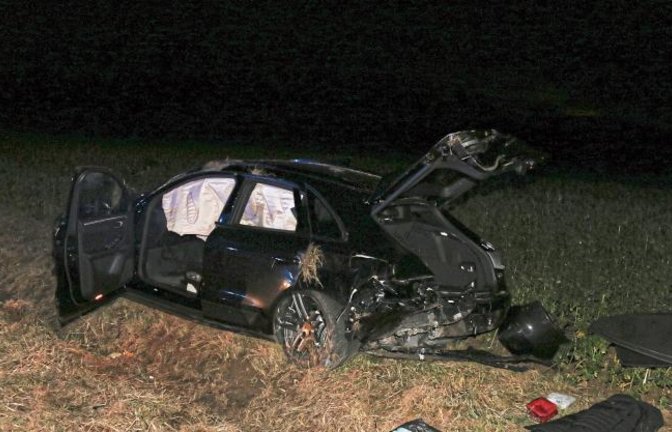100 000 Euro Schaden nach diesem Unfall bei Nussdorf. Foto: Bögel