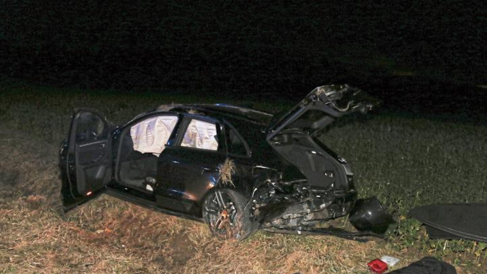 100 000 Euro Schaden nach diesem Unfall bei Nussdorf. Foto: Bögel