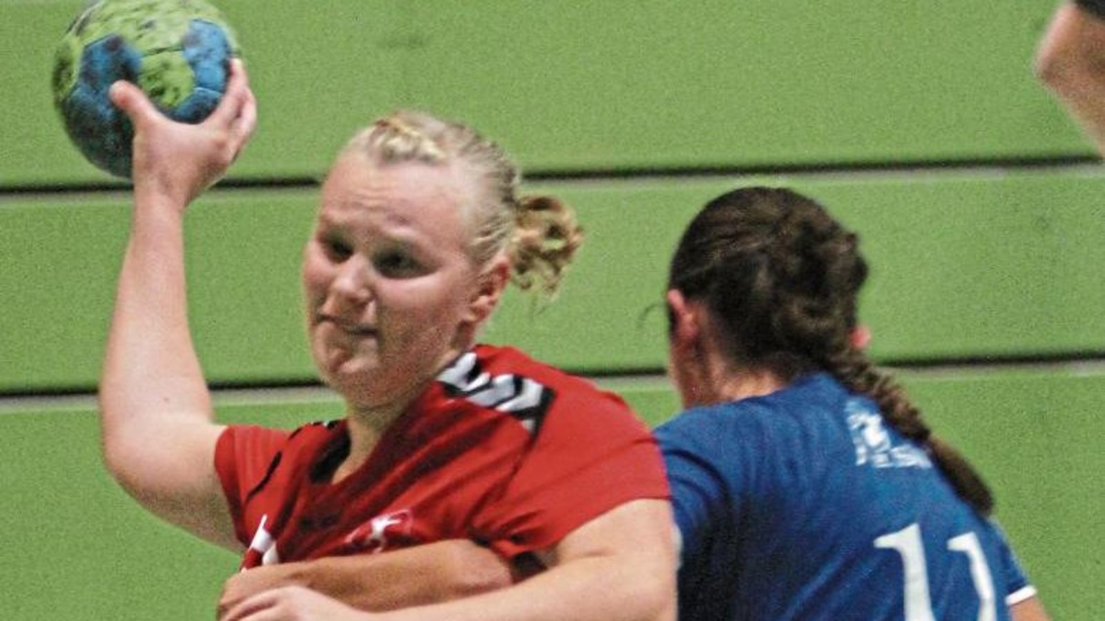 Sophie-Celine Luncz (links) will mit den Handballerinnen des HC Metter-Enz nach der Negativserie in der Hinrunde der Bezirksliga endlich wieder ein Erfolgserlebnis einfahren. Foto: Nachreiner Sophie-Celine Luncz (links) will mit den Handballerinnen des HC Metter-Enz nach der Negativserie in der Hinrunde der Bezirksliga endlich wieder ein Erfolgserlebnis einfahren. Foto: Nachreiner