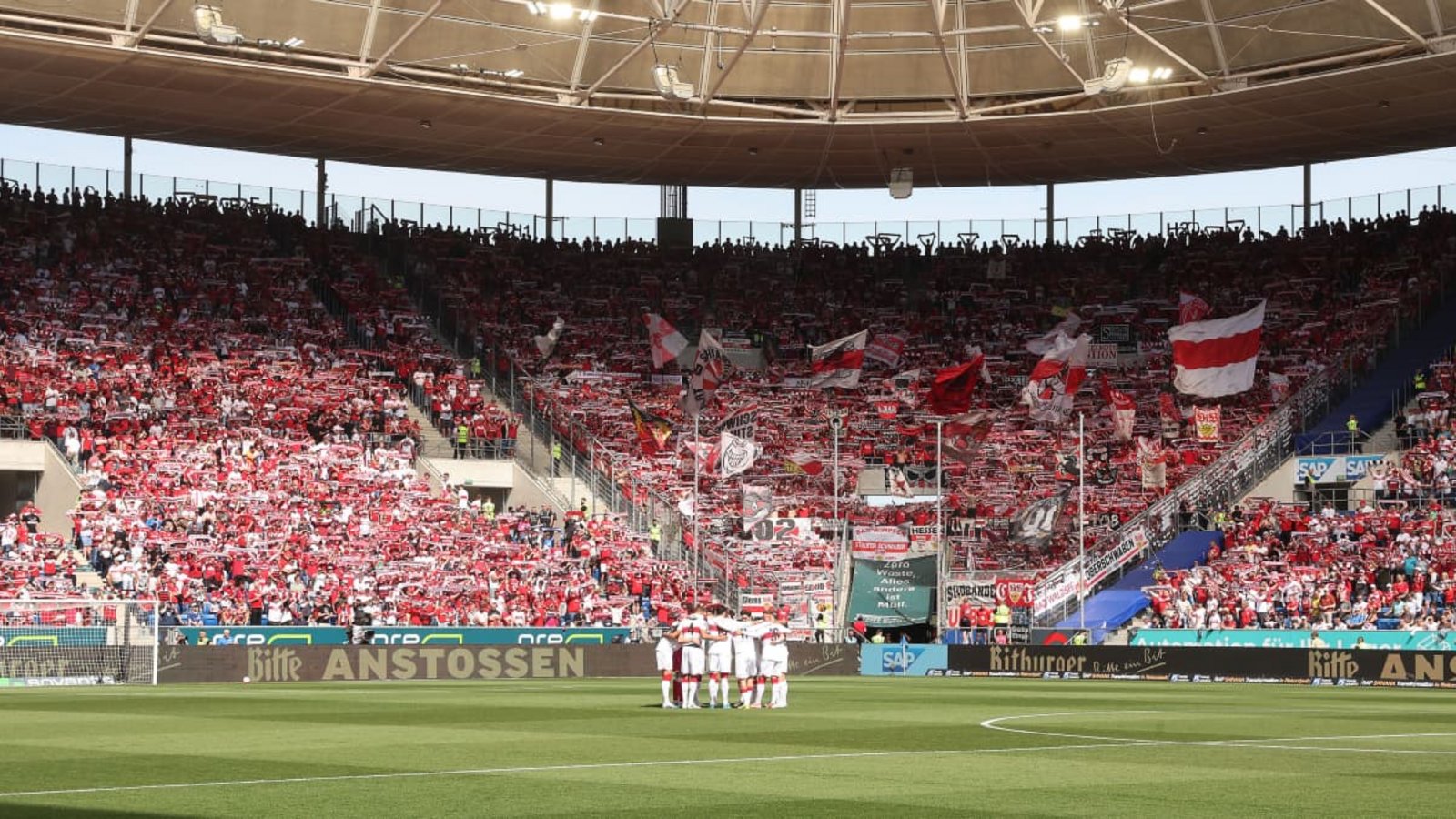 Ein Stuttgarter „Heimspiel in Sinsheim“? Über zu wenig Unterstützung konnten sich die VfB-Spieler in der Vergangenheit nicht beklagen.Baumann/Hansi Britsch Ein Stuttgarter „Heimspiel in Sinsheim“? Über zu wenig Unterstützung konnten sich die VfB-Spieler in der Vergangenheit nicht beklagen.Baumann/Hansi Britsch