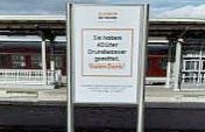 Sammelstelle am S-Bahngleis in Stuttgart Bad Cannstatt.  p
