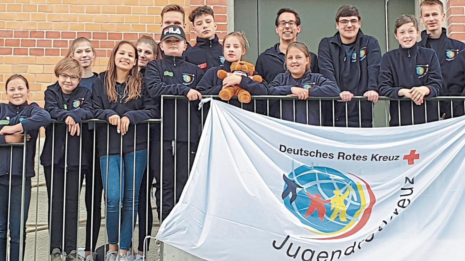 Kommen als Sieger aus Neckarweihingen zurück: Die Rotkreuz-Jugendgruppe aus Hochdorf hat ordentlich abgeräumt.  Foto: p