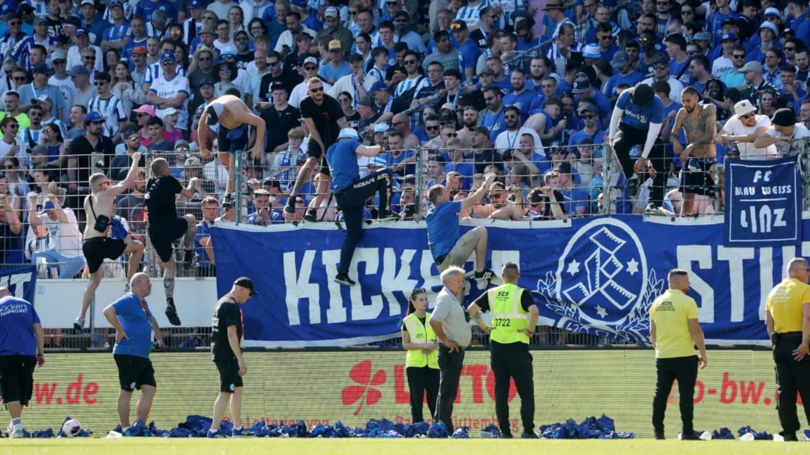 Einzelne Fans der Stuttgarter Kickers hatten im WFV-Pokalfinale versucht, den Platz zu stürmen. Das hat nun Konsequenzen.Pressefoto Baumann Einzelne Fans der Stuttgarter Kickers hatten im WFV-Pokalfinale versucht, den Platz zu stürmen. Das hat nun Konsequenzen.Pressefoto Baumann