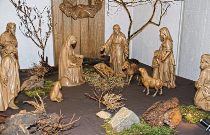 In der Pfarrkirche St. Antonius in der Heiligkreuzstraße in Vaihingen wird mit den neuen Krippenfiguren der katholischen Kirchengemeinde St. Antonius ab Sonntag die Weihnachtsgeschichte in verschiedenen Bildern dargestellt. Die Kirche ist tagsüber geöffnet, die Figuren wurden eigens von einem Schnitzer aus dem Grödnertal aus Lindenholz gefertigt. Mehr dazu in unserer Montagsausgabe.  Foto: Rücker