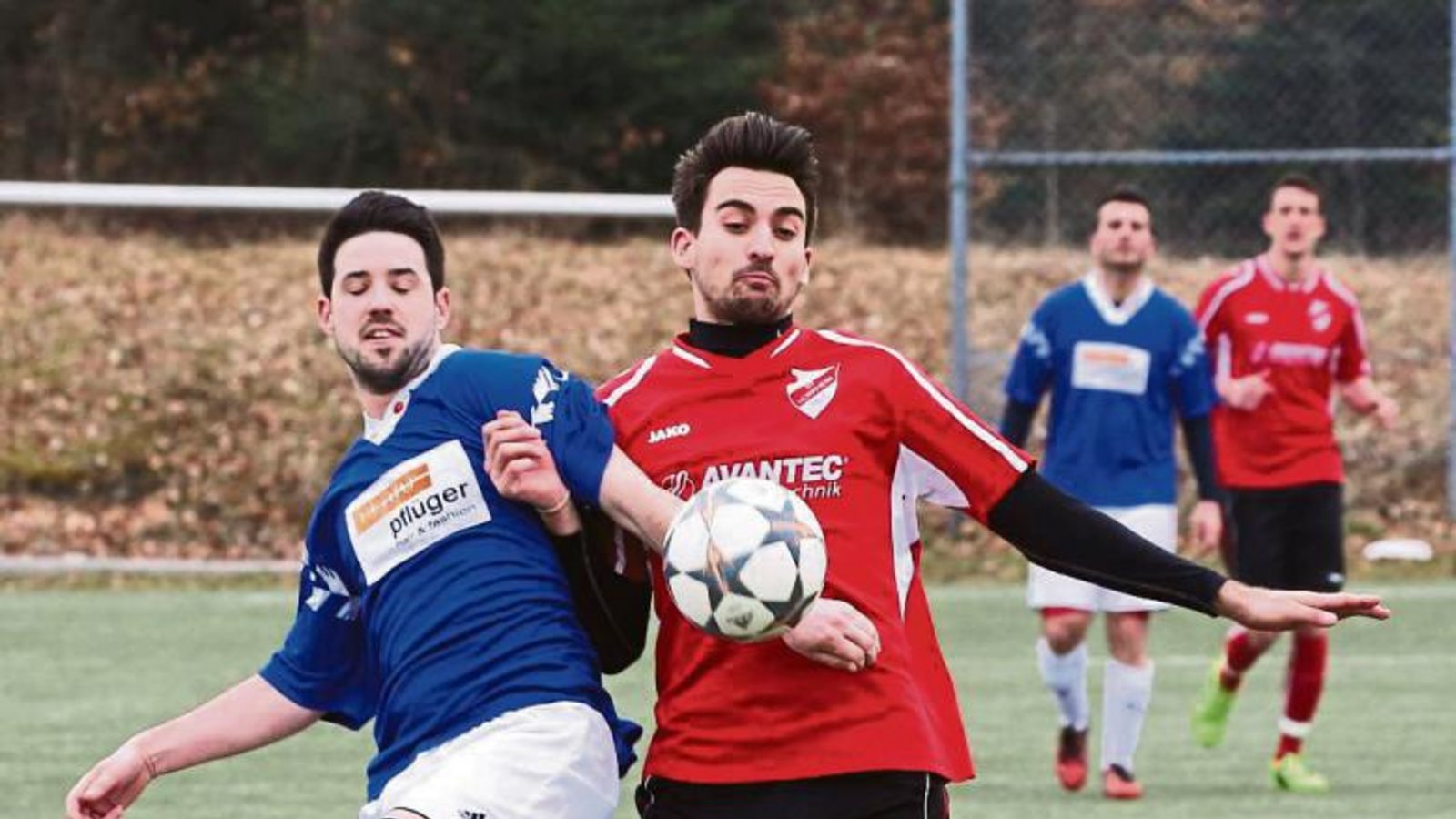 Marko Gazinkovski (in Rot) hat mit dem SV Horrheim seit der Winterpause schon eine gute Serie hingelegt, hat aber auch noch ein ehrgeiziges Ziel vor sich. Foto: Küppers Marko Gazinkovski (in Rot) hat mit dem SV Horrheim seit der Winterpause schon eine gute Serie hingelegt, hat aber auch noch ein ehrgeiziges Ziel vor sich. Foto: Küppers