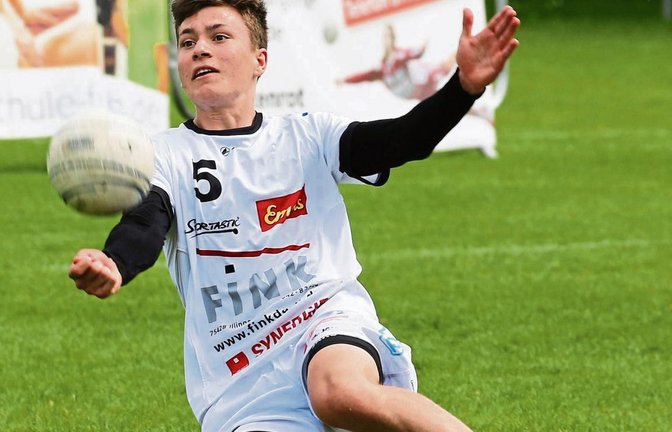 Johannes Jungclaussen spielt am liebsten in der Mitte. „Da hat man die Kontrolle über das ganze Spielfeld“, sagt der 17-Jährige. Foto: Küppers
